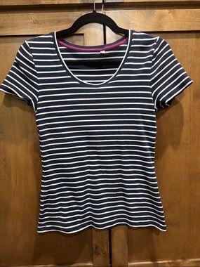 Boden women’s Classic Navy & White Striped Scoop Neck Tee size medium